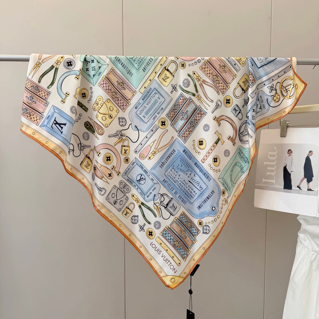Stylish Four-Leaf Clover &amp; Letter Pattern Silk Scarf