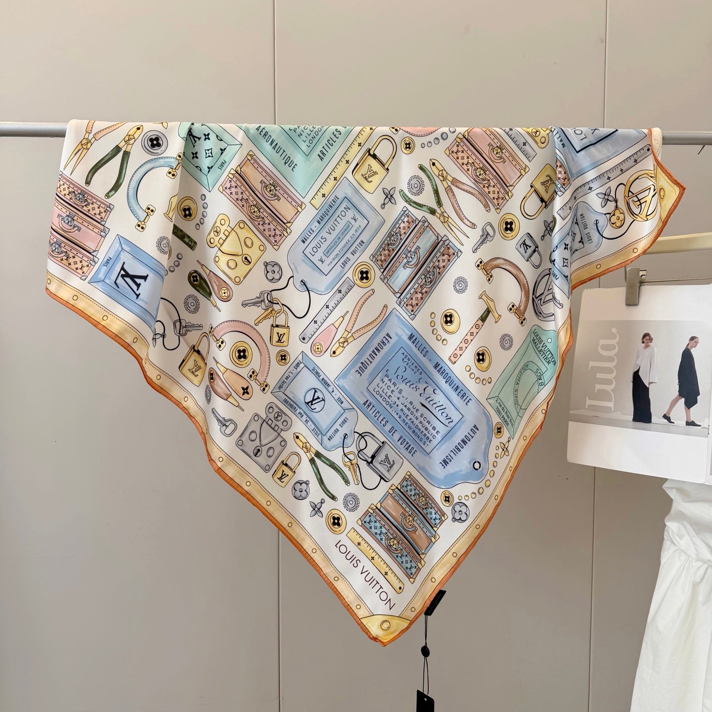 Stylish Four-Leaf Clover &amp; Letter Pattern Silk Scarf