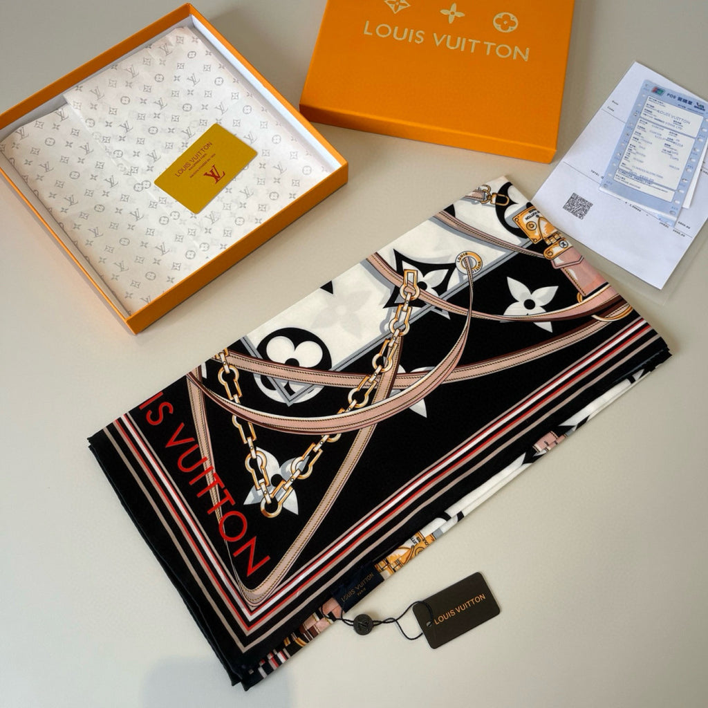 Stylish Four-Leaf Clover &amp; Letter Pattern Silk Scarf