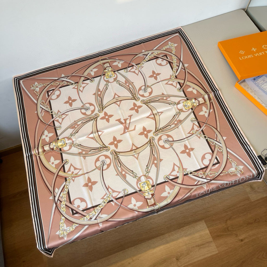 Stylish Four-Leaf Clover &amp; Letter Pattern Silk Scarf