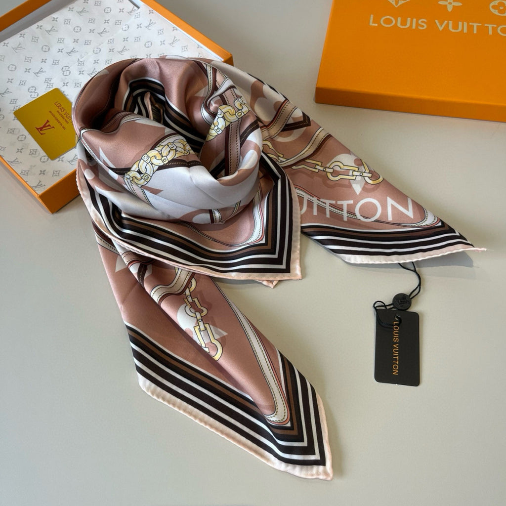 Stylish Four-Leaf Clover &amp; Letter Pattern Silk Scarf