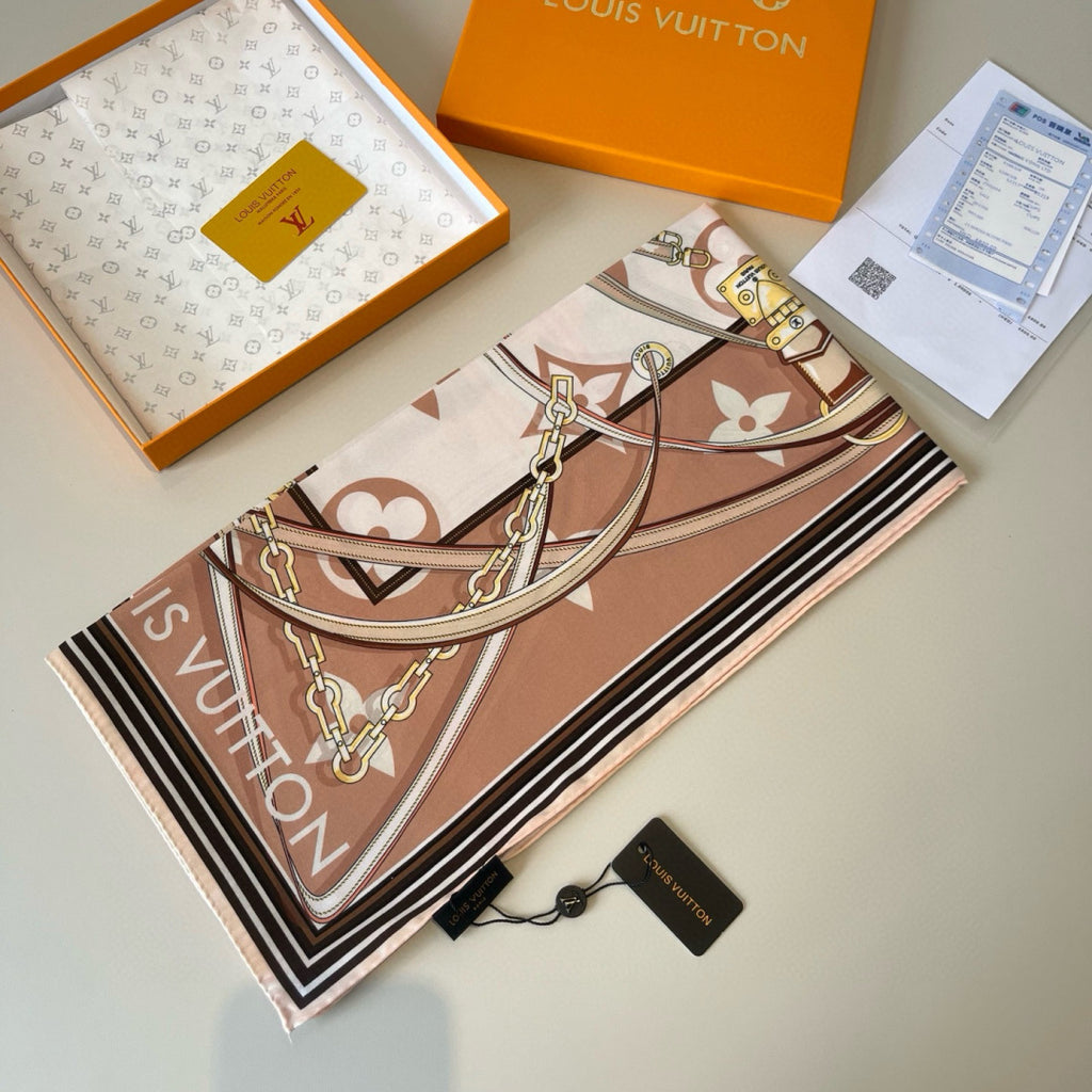 Stylish Four-Leaf Clover &amp; Letter Pattern Silk Scarf