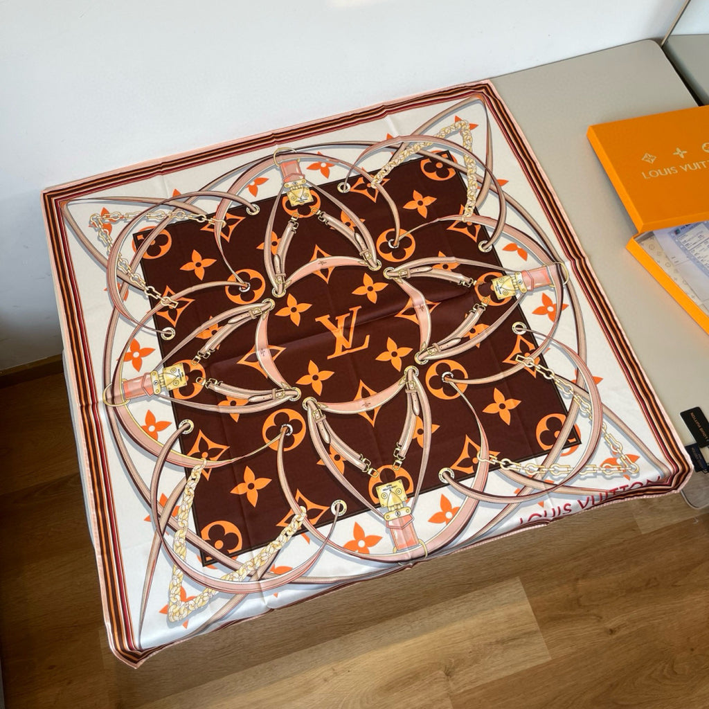 Stylish Four-Leaf Clover &amp; Letter Pattern Silk Scarf