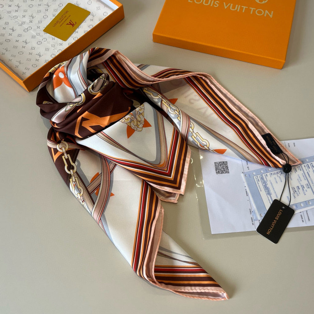 Stylish Four-Leaf Clover &amp; Letter Pattern Silk Scarf