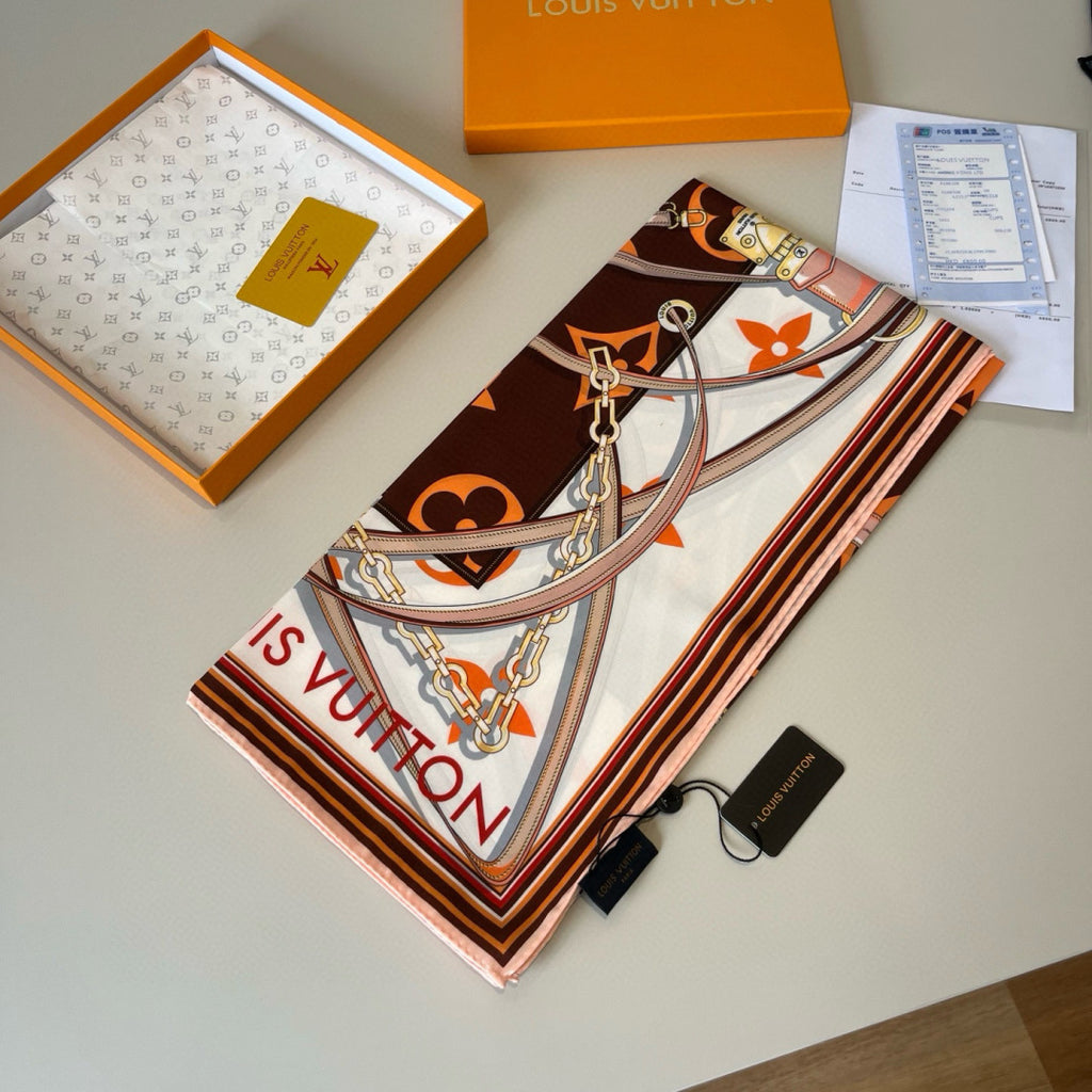 Stylish Four-Leaf Clover &amp; Letter Pattern Silk Scarf