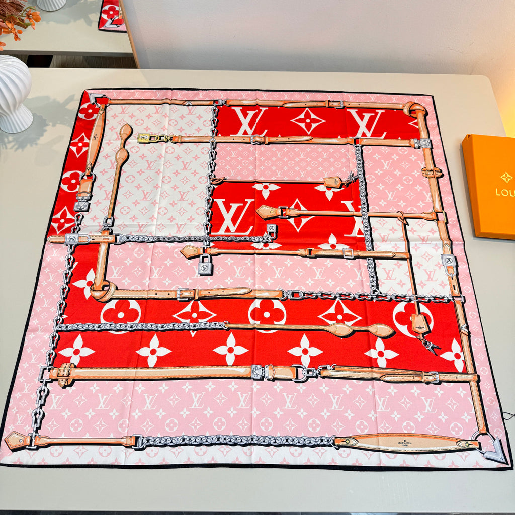 Stylish Four-Leaf Clover &amp; Letter Pattern Silk Scarf