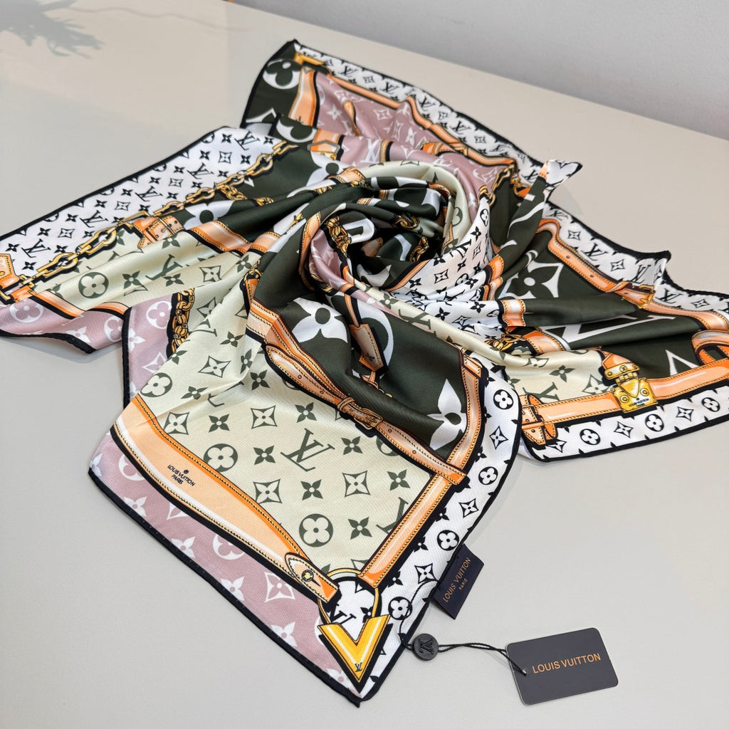Stylish Four-Leaf Clover &amp; Letter Pattern Silk Scarf