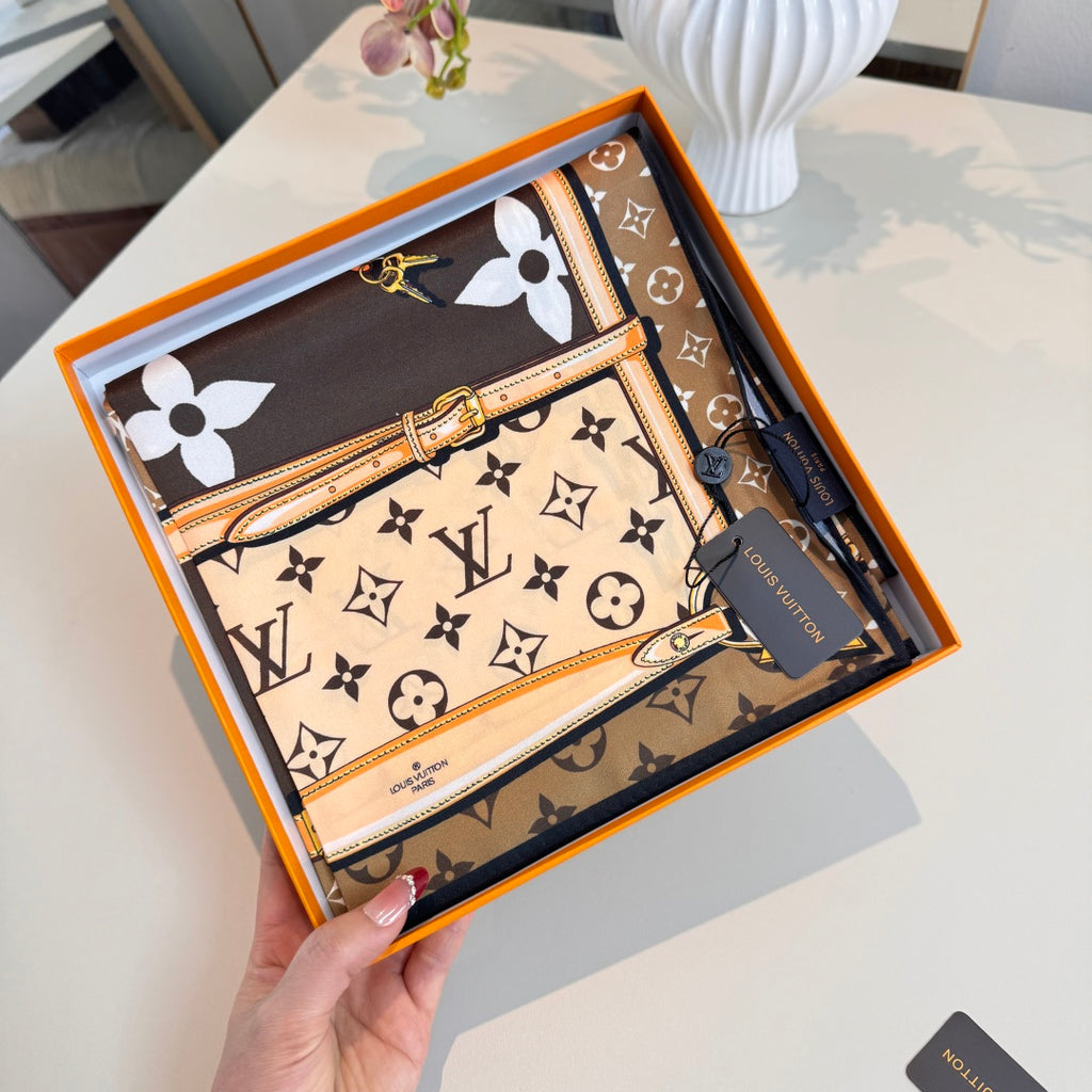 Stylish Four-Leaf Clover &amp; Letter Pattern Silk Scarf