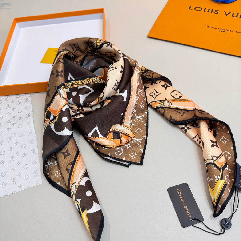 Stylish Four-Leaf Clover &amp; Letter Pattern Silk Scarf
