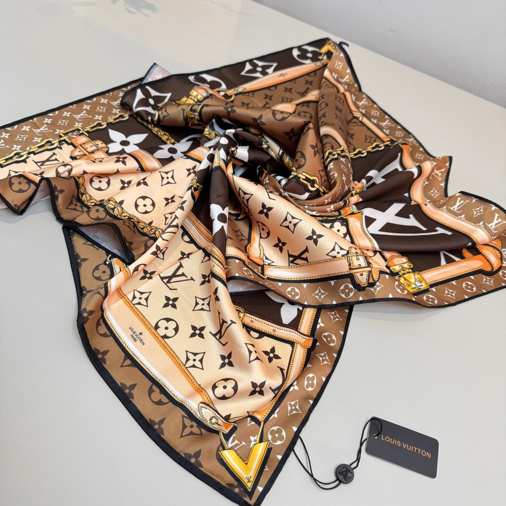 Stylish Four-Leaf Clover &amp; Letter Pattern Silk Scarf