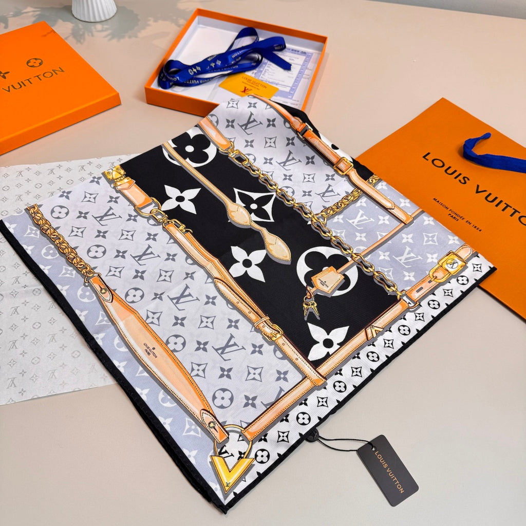 Stylish Four-Leaf Clover &amp; Letter Pattern Silk Scarf