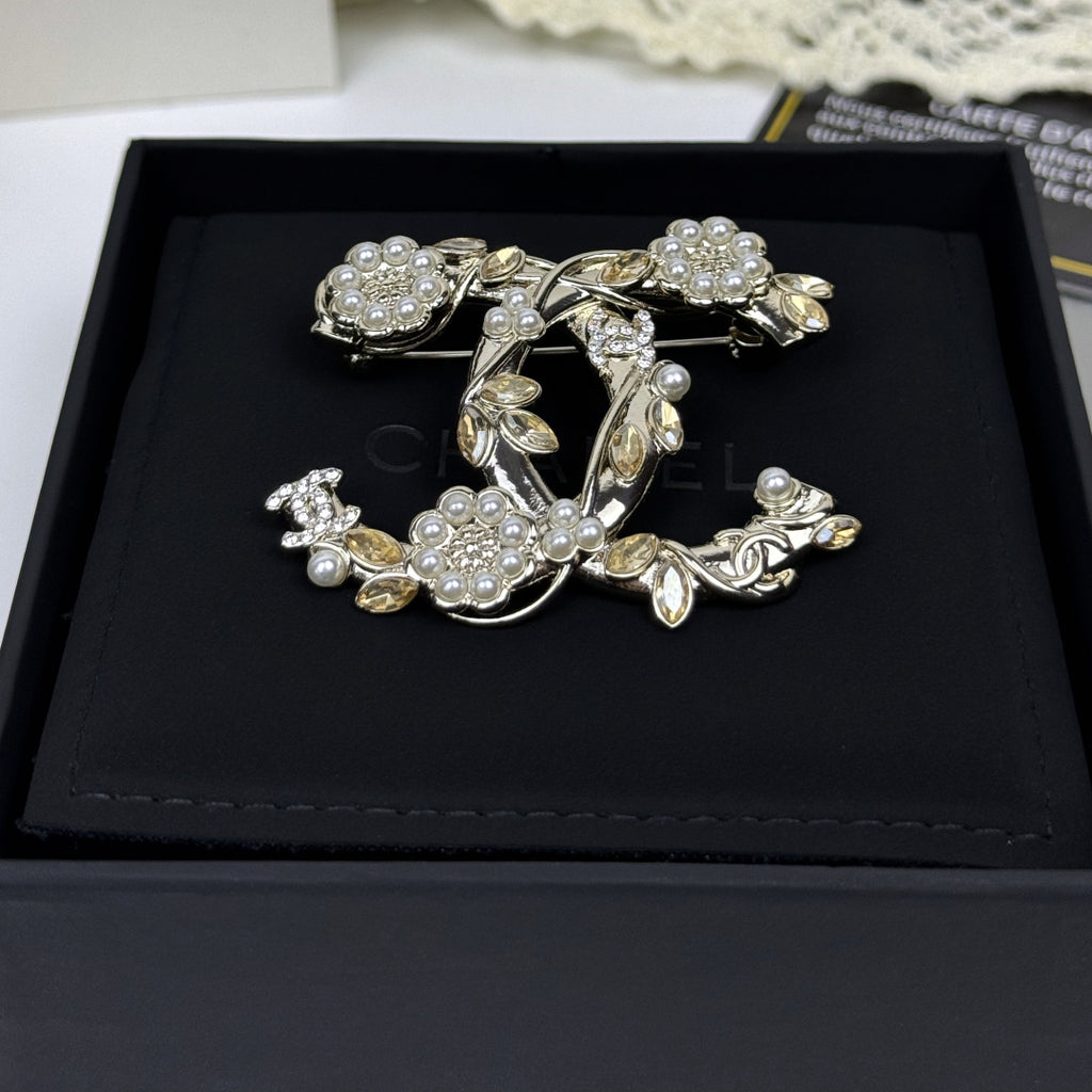 Stylish CC Pearl Brooch