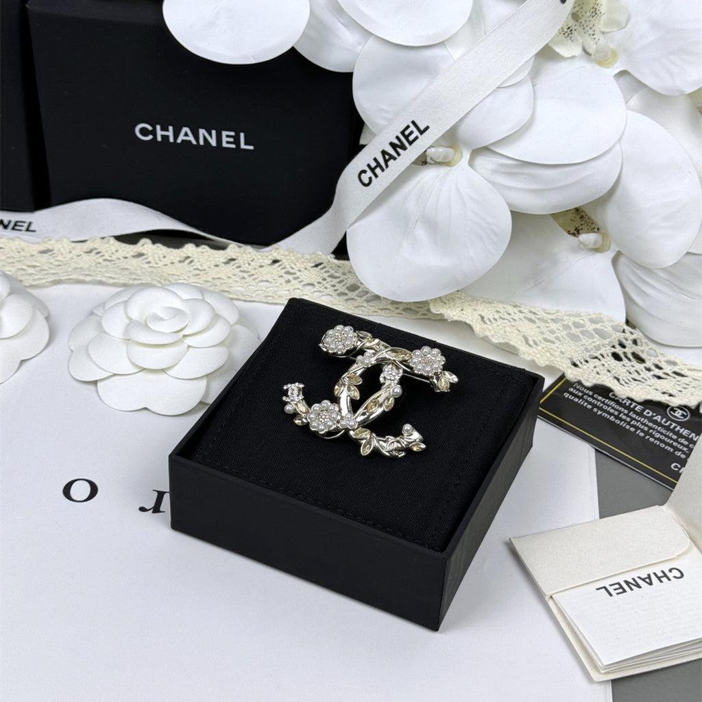 Stylish CC Pearl Brooch
