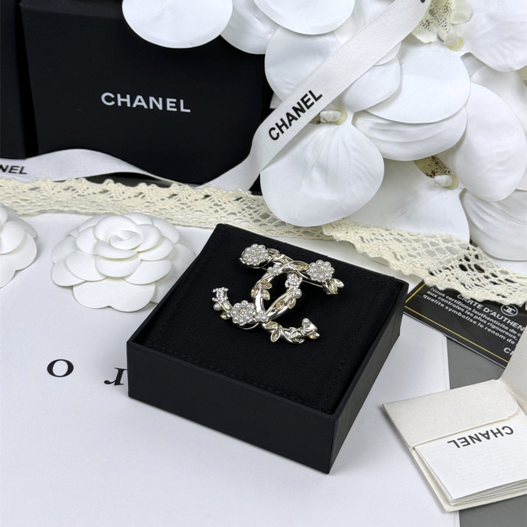 Stylish CC Pearl Brooch