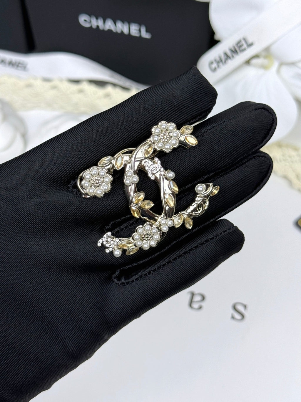 Stylish CC Pearl Brooch