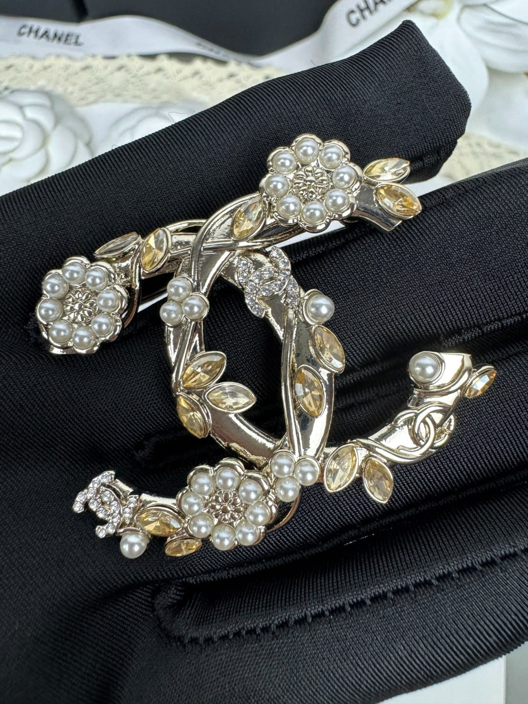 Stylish CC Pearl Brooch