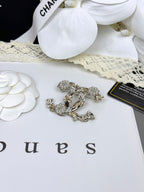 Stylish CC Pearl Brooch