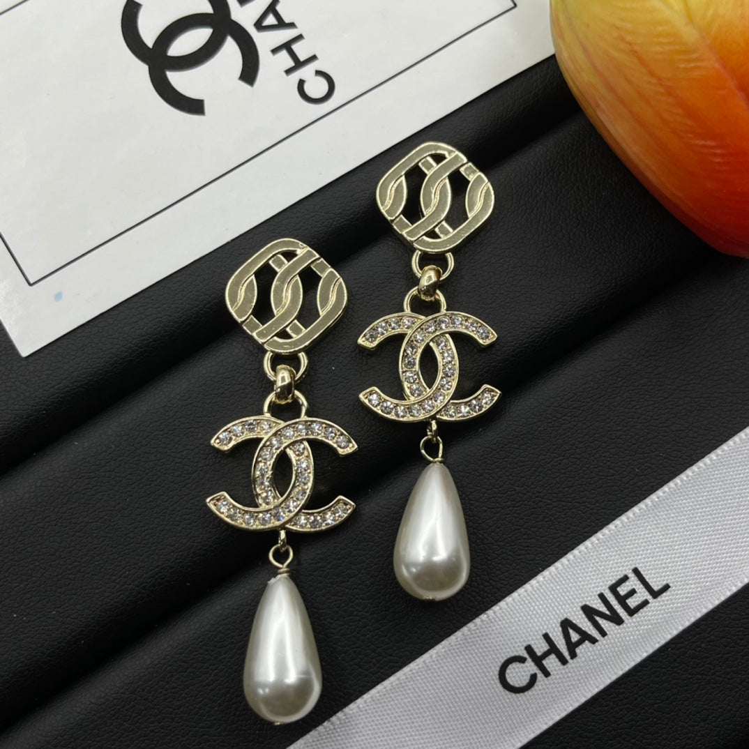 Stylish CC Pearl &amp; Rhinestone Dangle Earrings