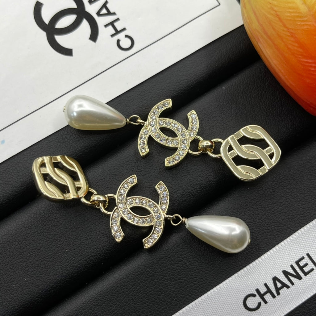 Stylish CC Pearl &amp; Rhinestone Dangle Earrings