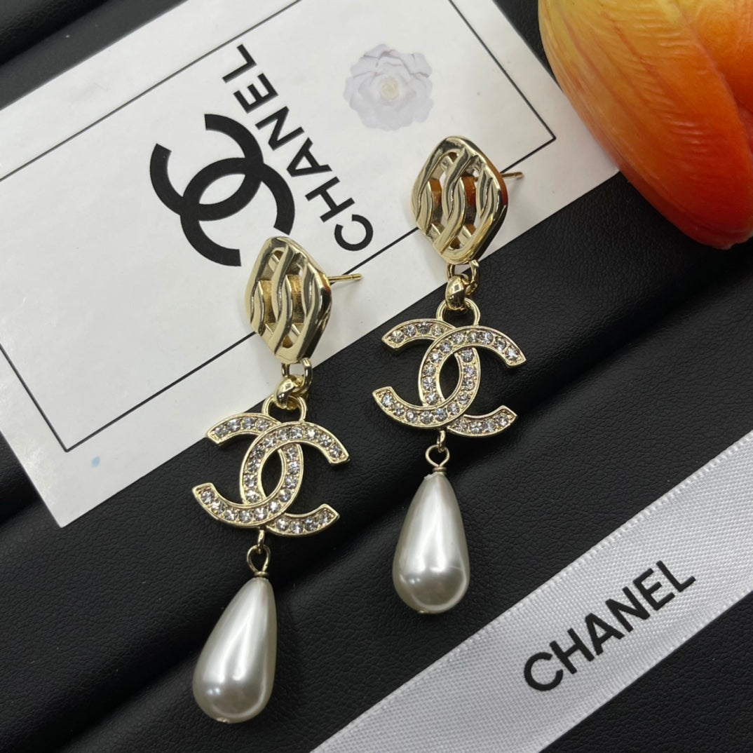 Stylish CC Pearl &amp; Rhinestone Dangle Earrings