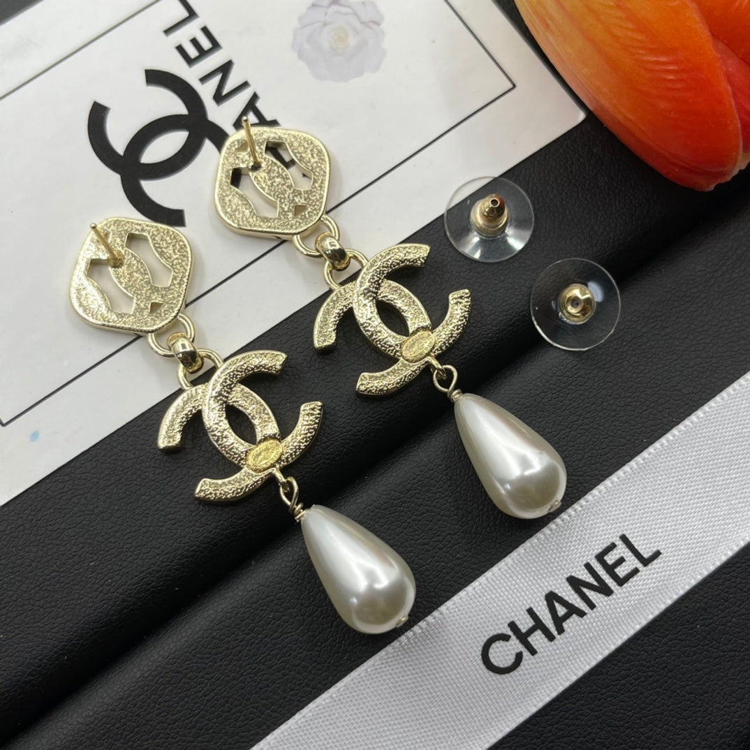 Stylish CC Pearl &amp; Rhinestone Dangle Earrings