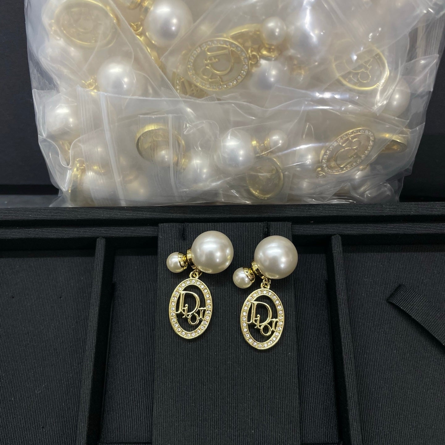 Fashionable CD Pearl Earrings