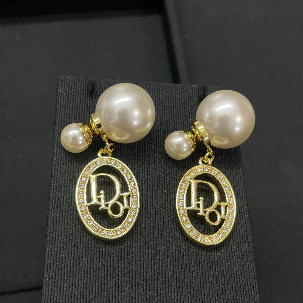 Fashionable CD Pearl Earrings