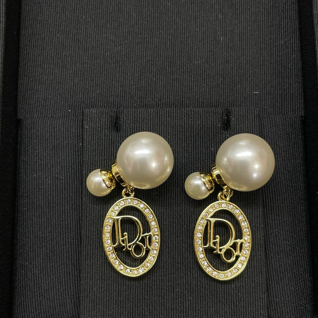 Fashionable CD Pearl Earrings