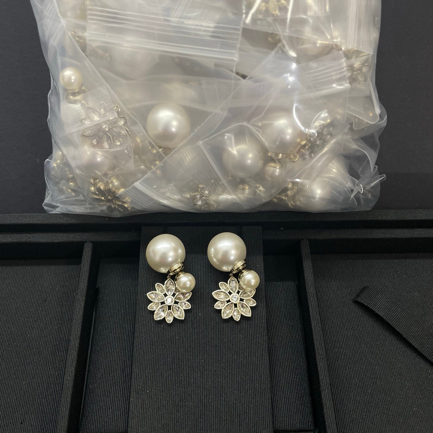 Fashionable CD Pearl Drill Earrings
