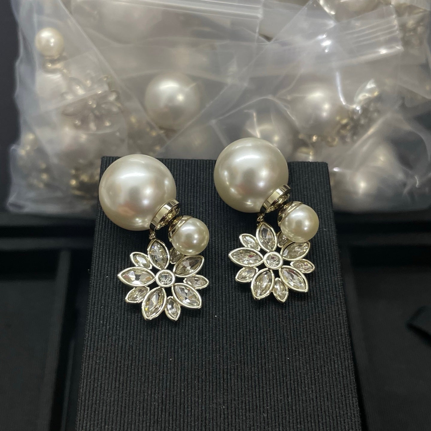 Fashionable CD Pearl Drill Earrings