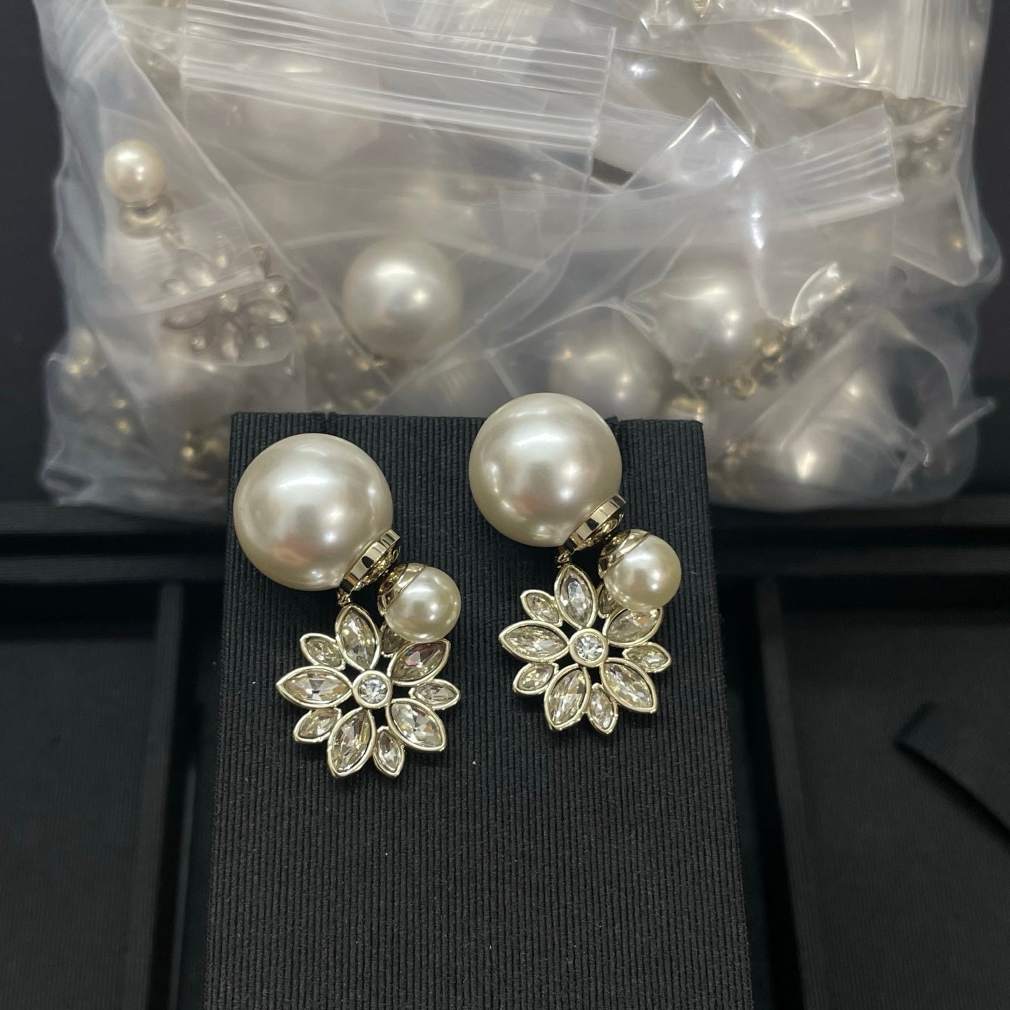 Fashionable CD Pearl Drill Earrings