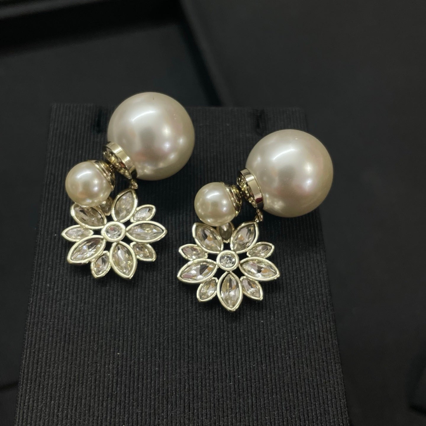 Fashionable CD Pearl Drill Earrings