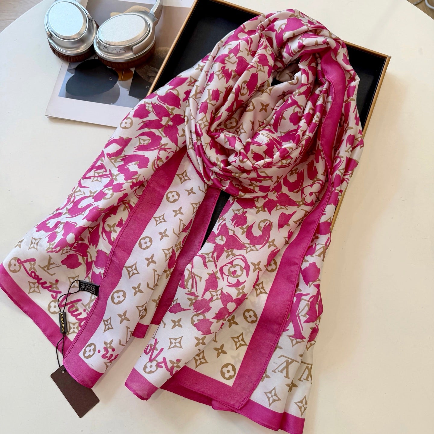 Fashionable Four-Leaf Clover Pattern Silk Scarf