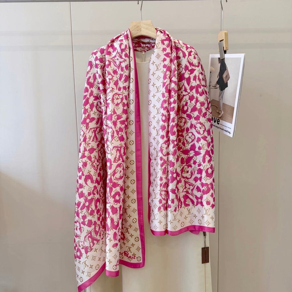 Fashionable Four-Leaf Clover Pattern Silk Scarf