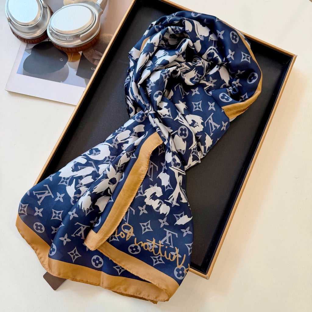 Fashionable Four-Leaf Clover Pattern Silk Scarf