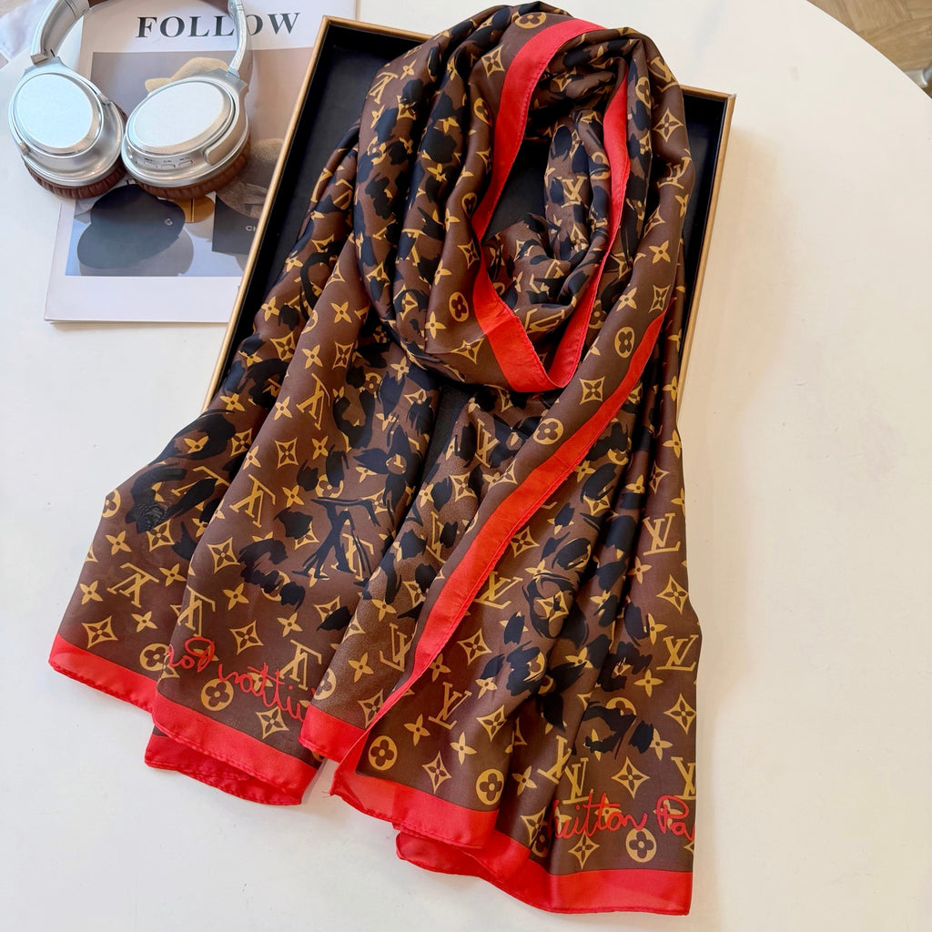 Fashionable Four-Leaf Clover Pattern Silk Scarf