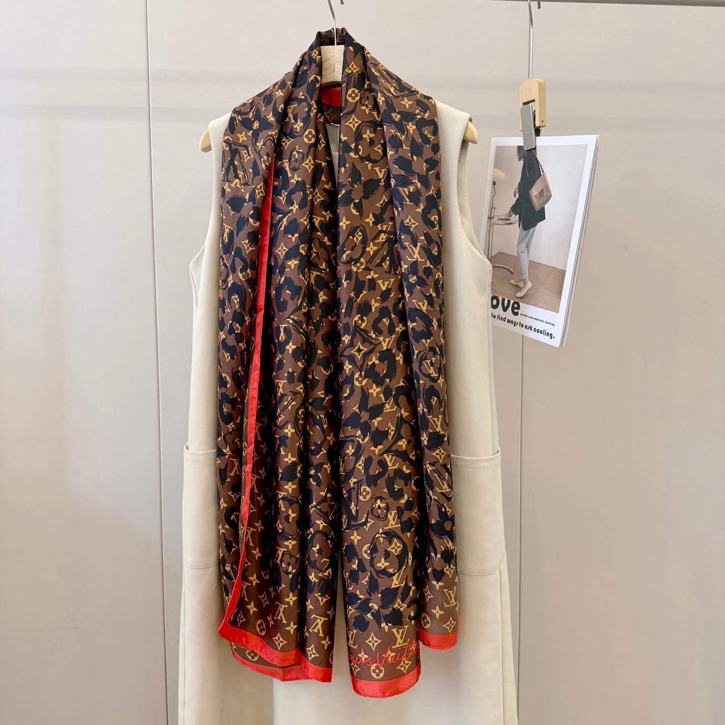 Fashionable Four-Leaf Clover Pattern Silk Scarf