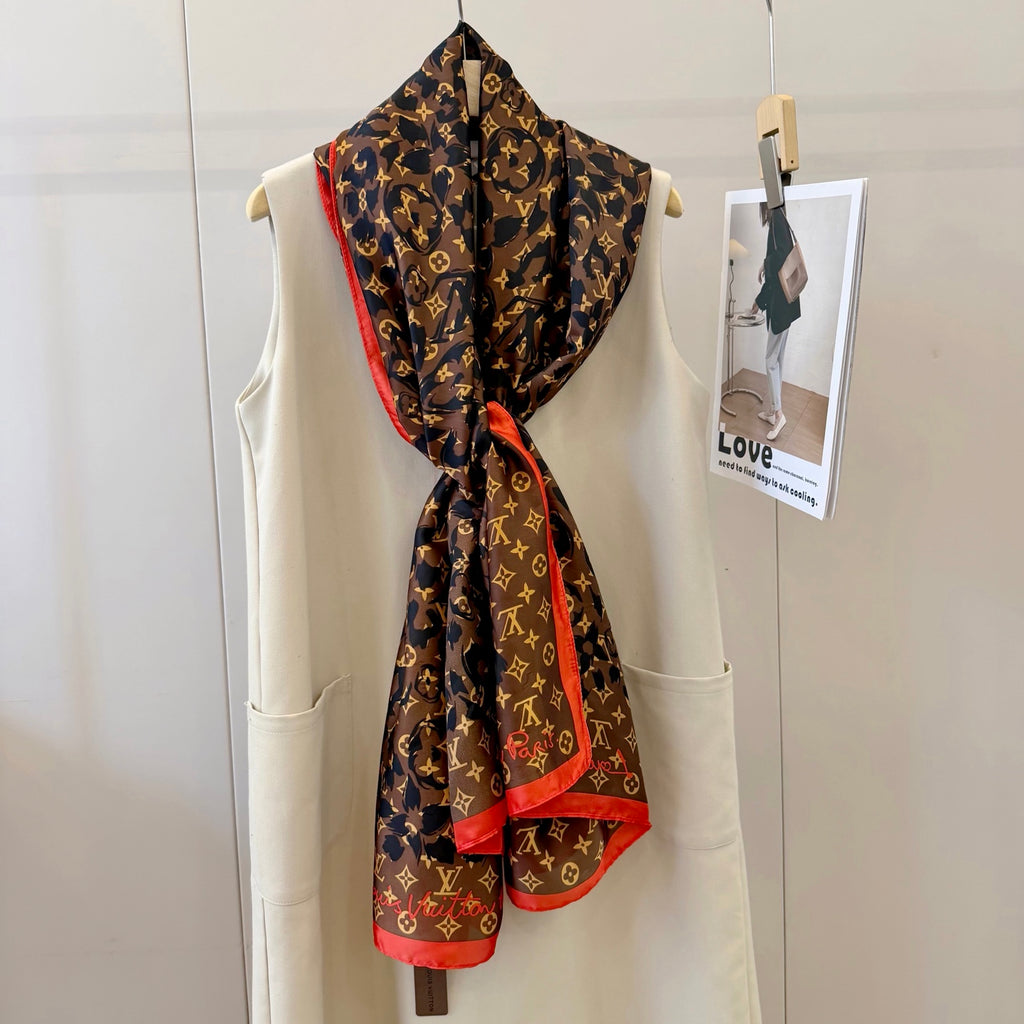 Fashionable Four-Leaf Clover Pattern Silk Scarf
