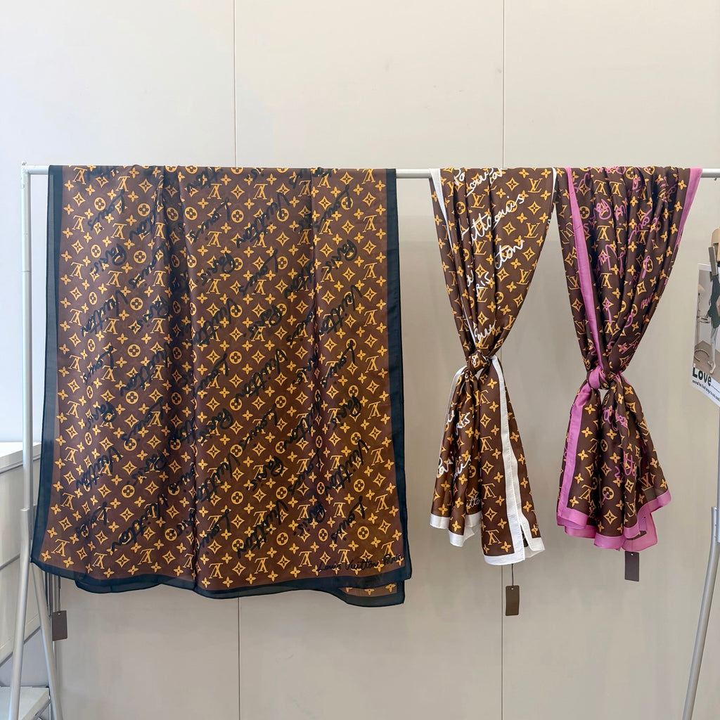 Fashionable Four-Leaf Clover Pattern Silk Scarf