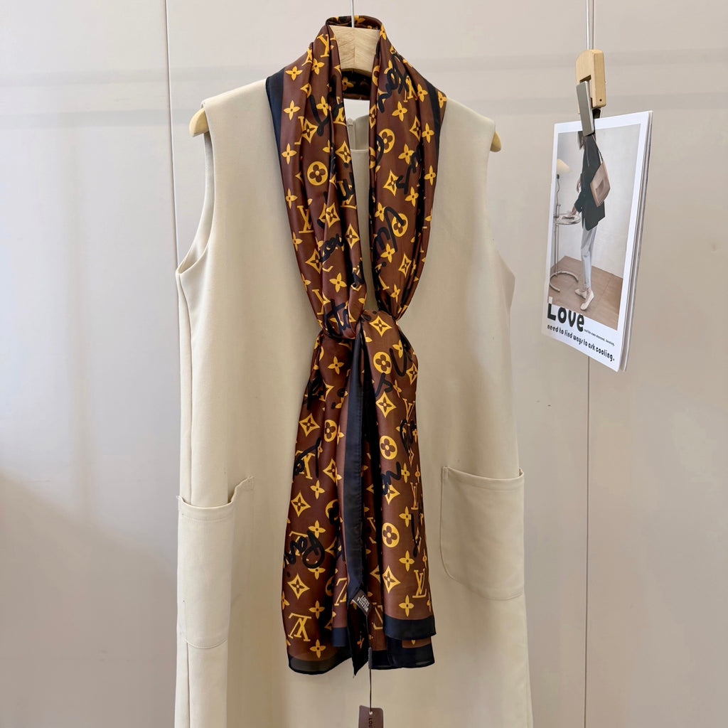 Fashionable Four-Leaf Clover Pattern Silk Scarf