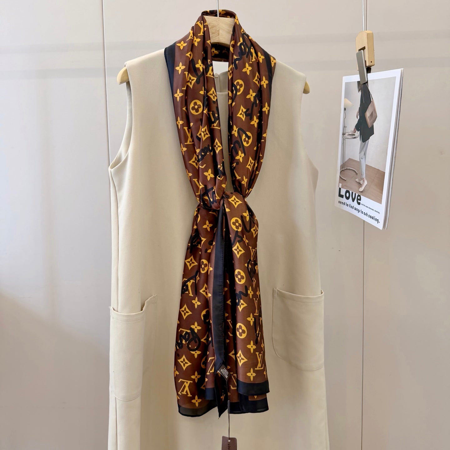 Fashionable Four-Leaf Clover Pattern Silk Scarf
