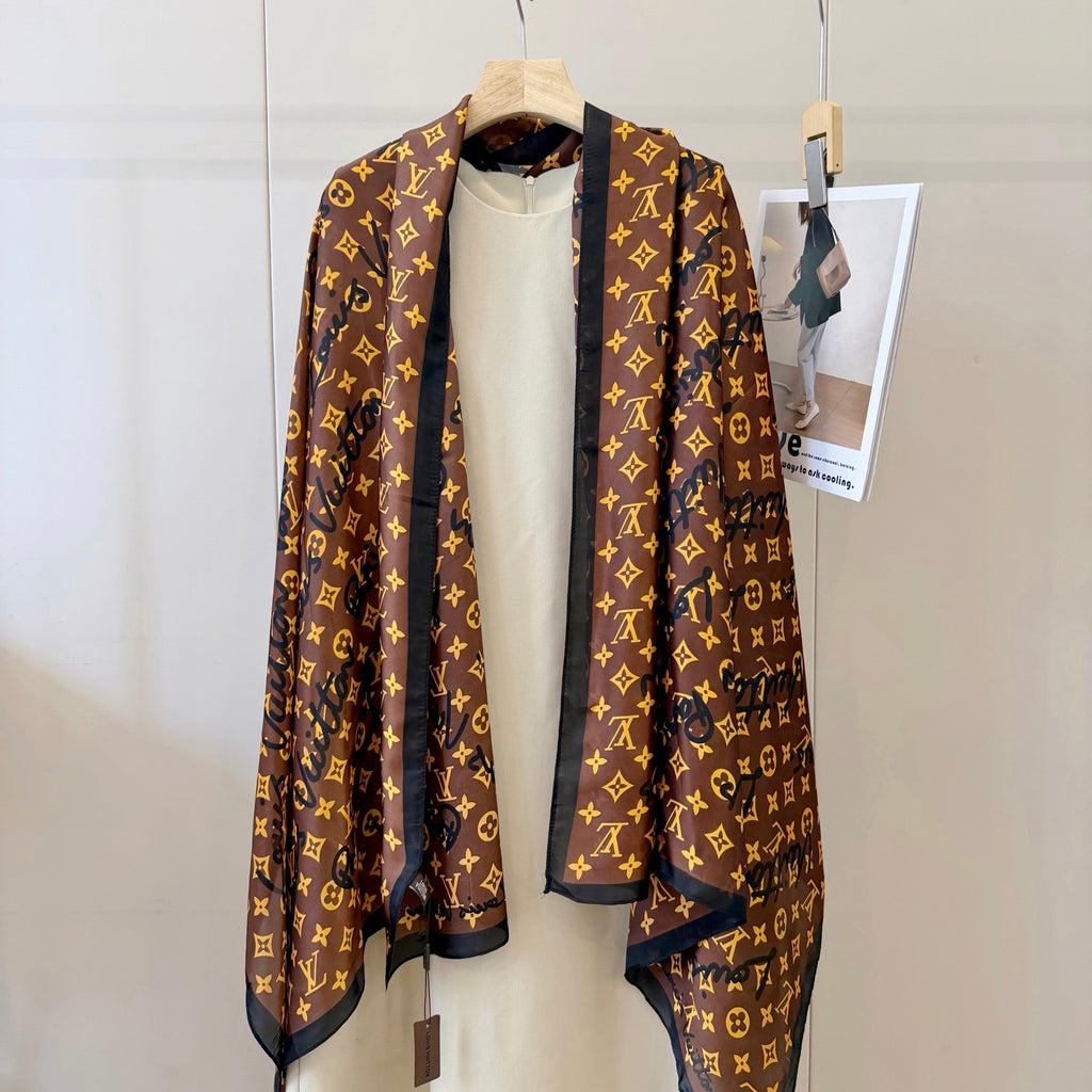 Fashionable Four-Leaf Clover Pattern Silk Scarf