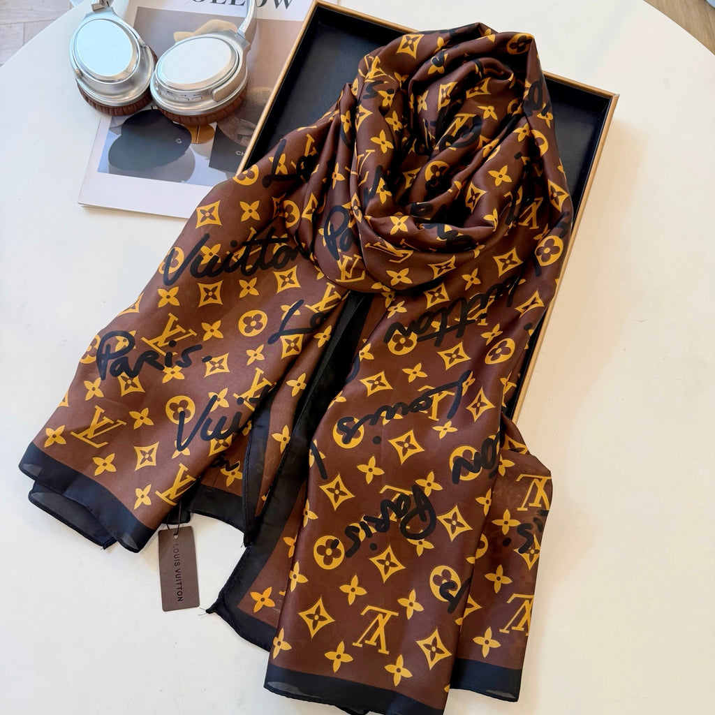 Fashionable Four-Leaf Clover Pattern Silk Scarf