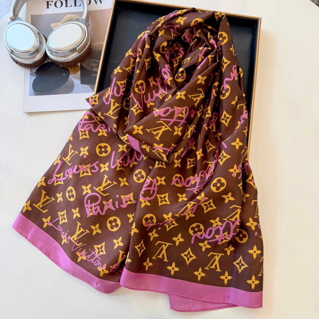 Fashionable Four-Leaf Clover Pattern Silk Scarf