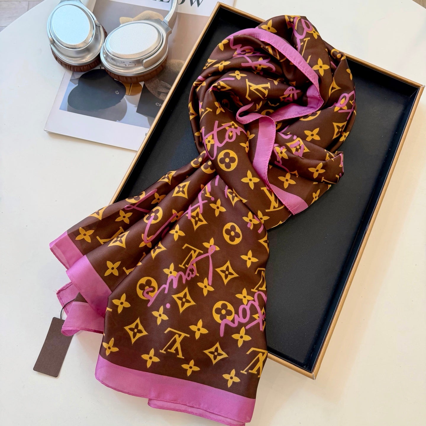Fashionable Four-Leaf Clover Pattern Silk Scarf
