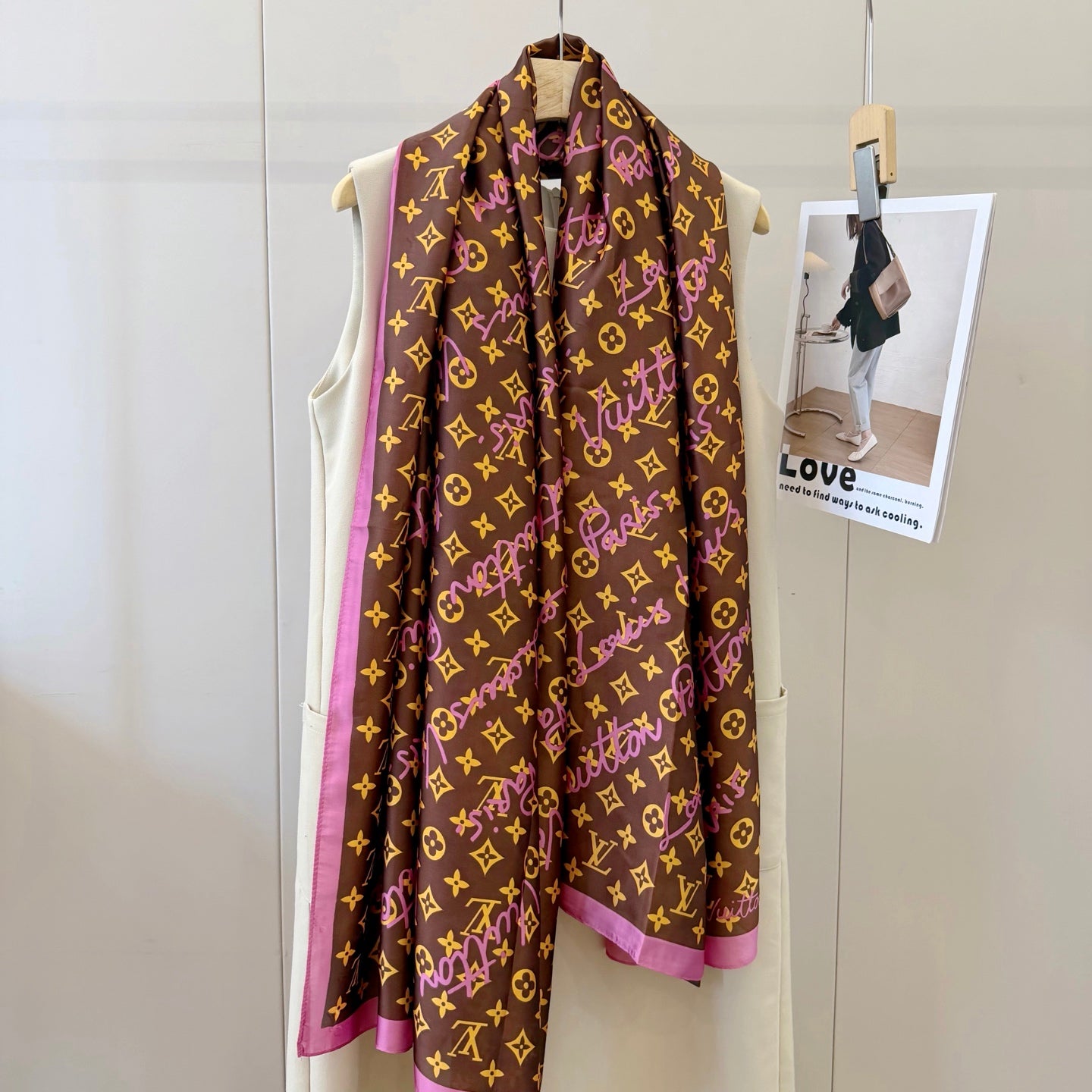 Fashionable Four-Leaf Clover Pattern Silk Scarf