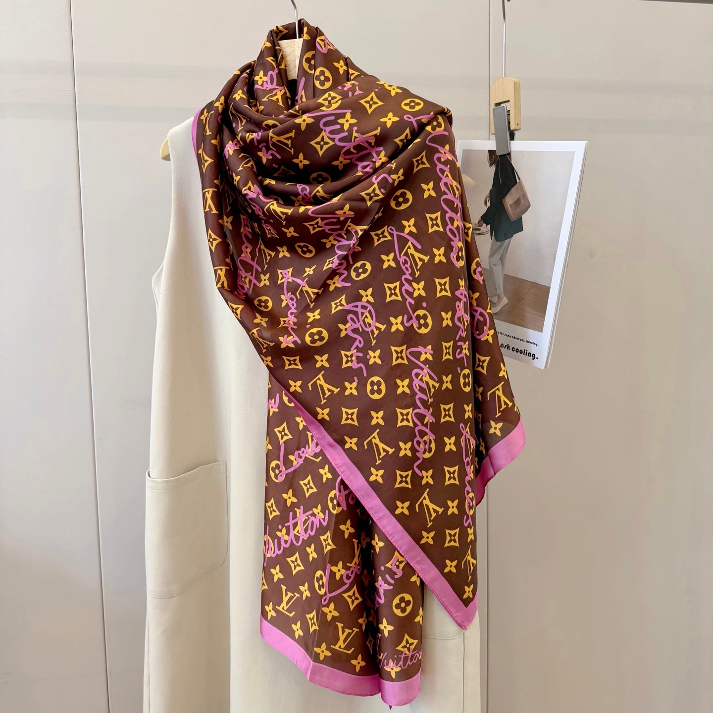 Fashionable Four-Leaf Clover Pattern Silk Scarf