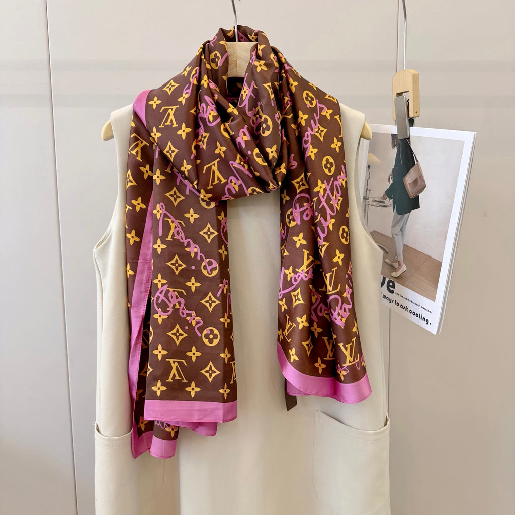 Fashionable Four-Leaf Clover Pattern Silk Scarf