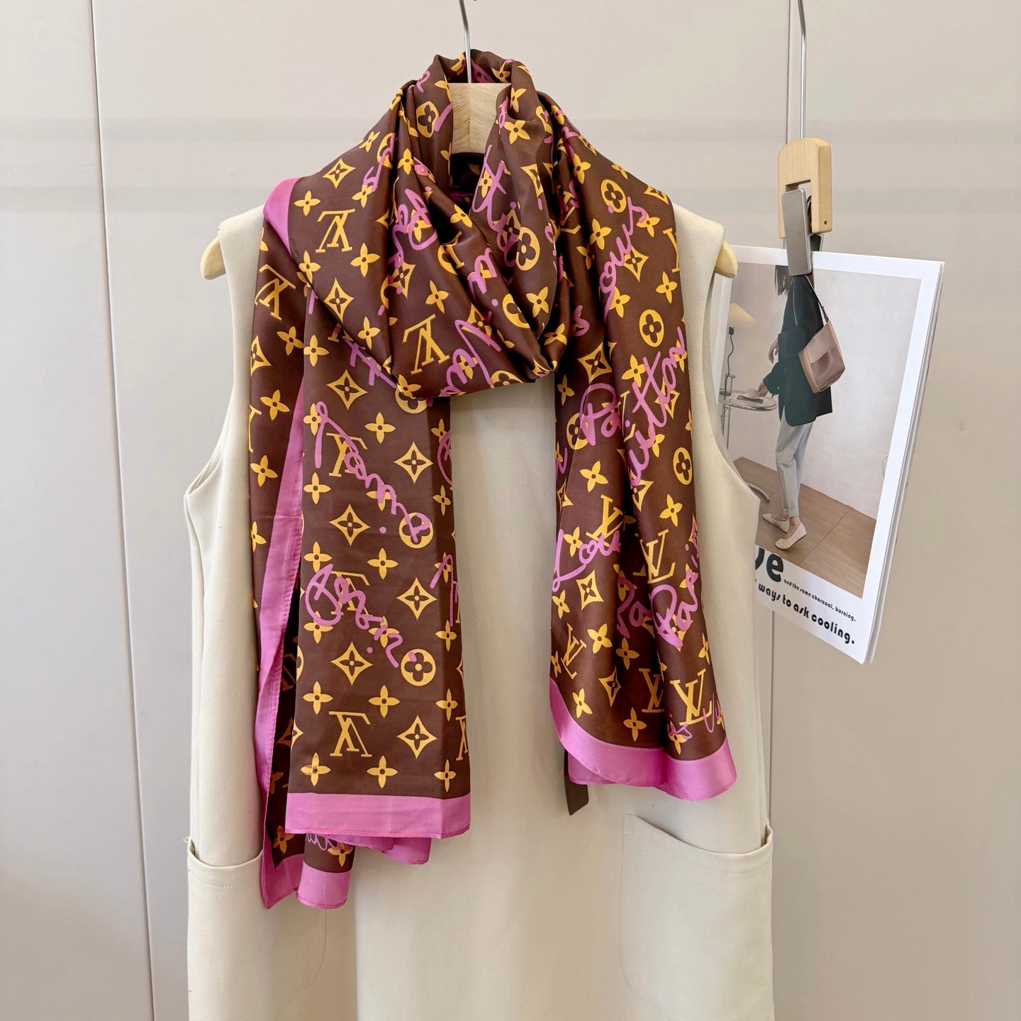 Fashionable Four-Leaf Clover Pattern Silk Scarf