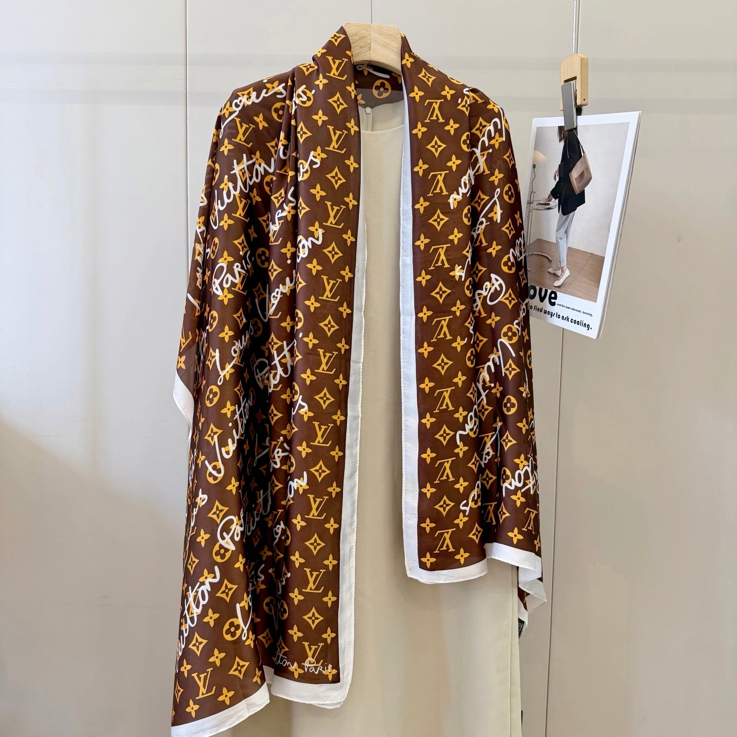 Fashionable Four-Leaf Clover Pattern Silk Scarf